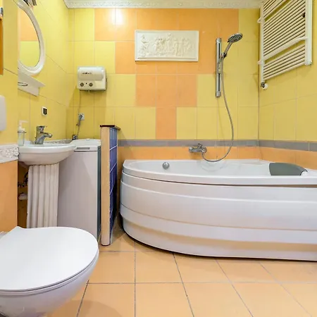 Rynek With Mezzanine By Bookinghost *