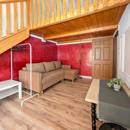 Rynek With Mezzanine By Bookinghost *